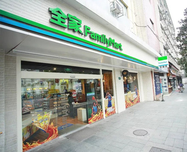 康師(shī)傅&全家(jiā)NBA總冠軍主題店(diàn)